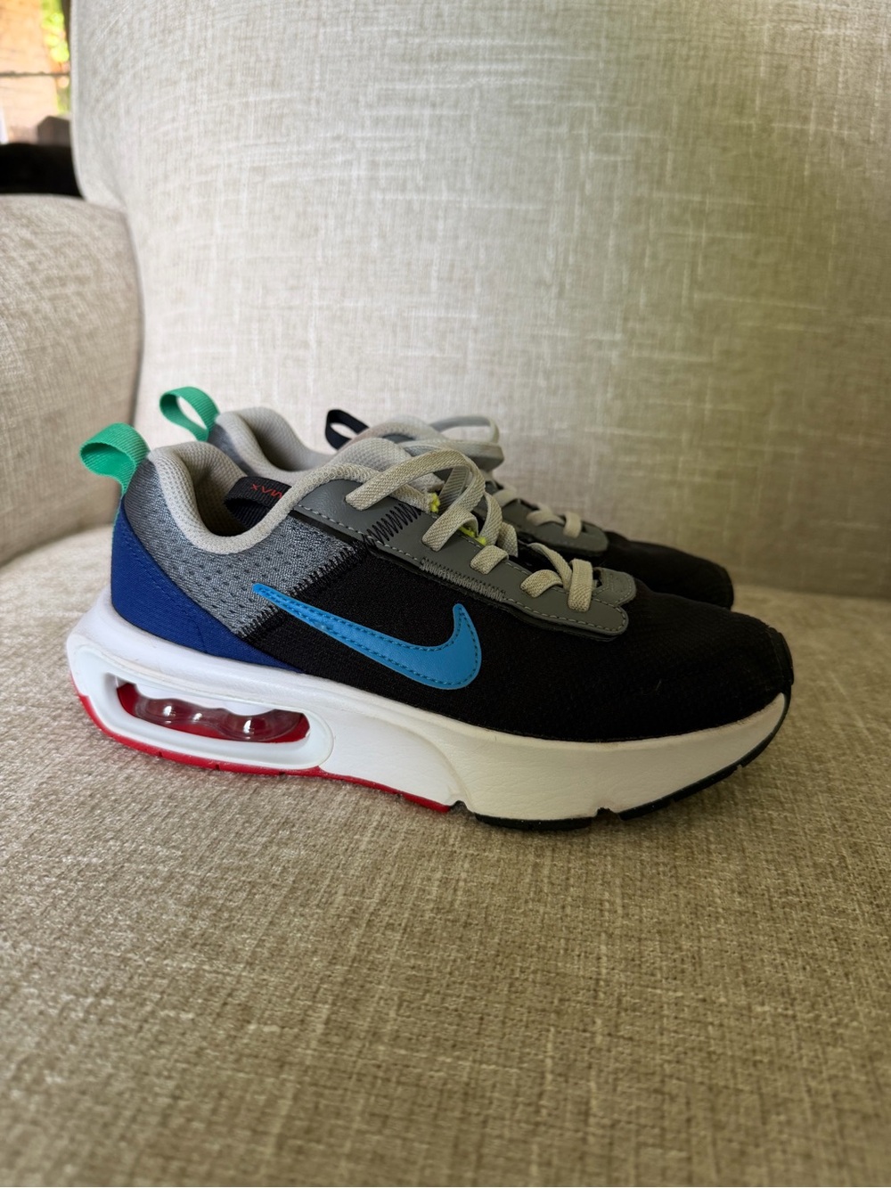 Nike Air Max Boys' Sneakers Black Blue Mesh Cushioned Lace Up Low Top